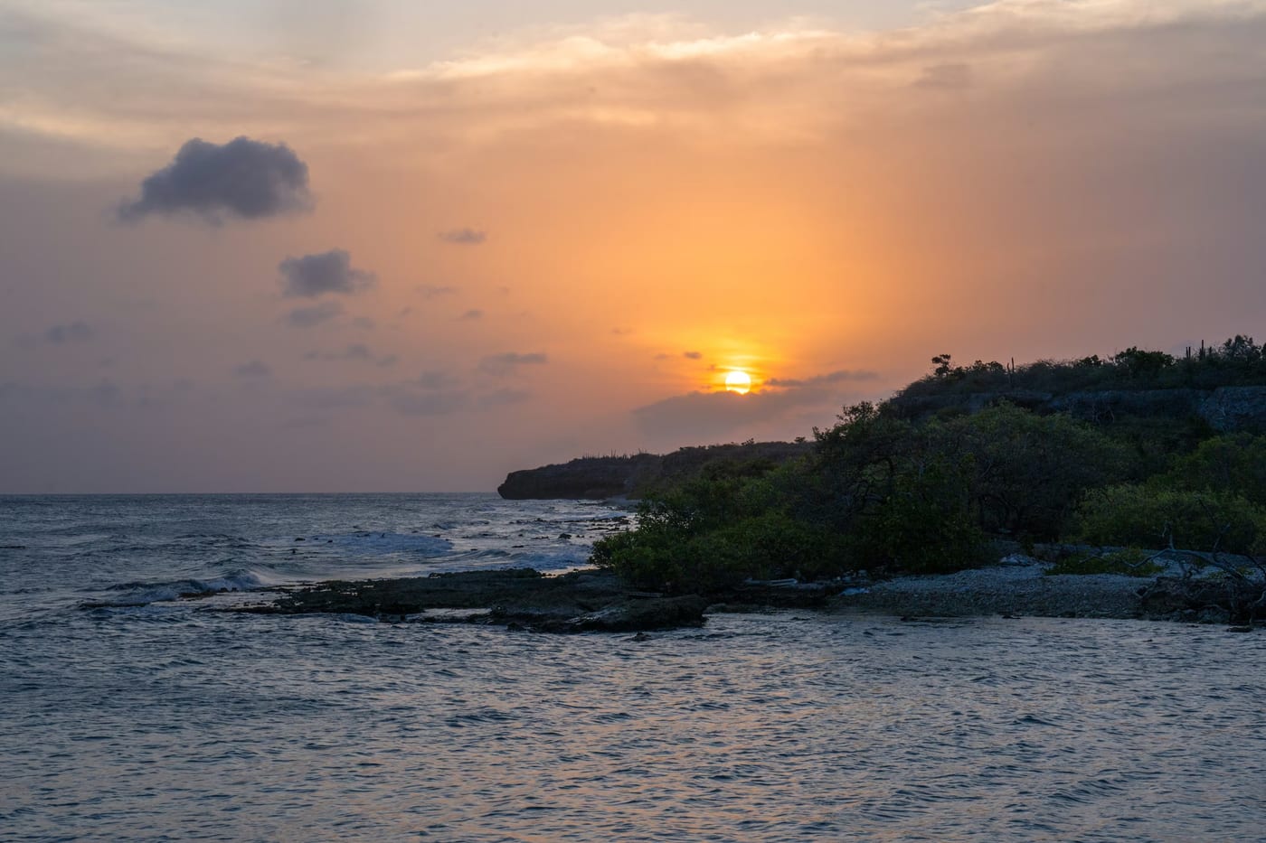 Zonsondergang aan de Curaçaose kust